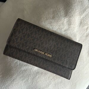 Michael Kors Jet Set Dark Brown Pebbled Leather Trifold Wallet with Gold Logo
